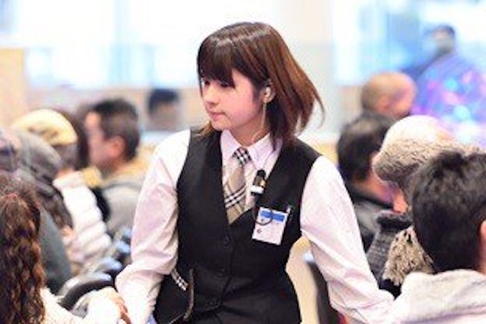 ホールの女性店員 出会い